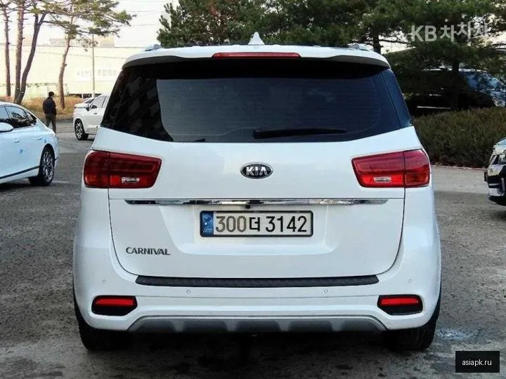 Kia Carnival 4