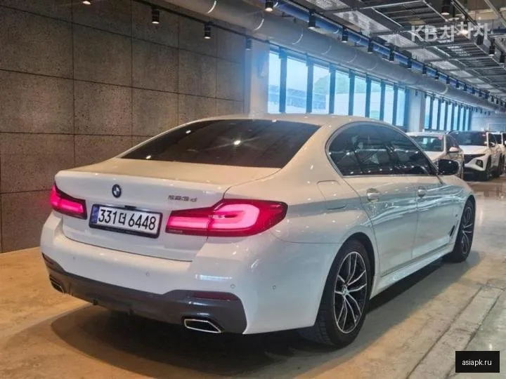 BMW 5-Series 4