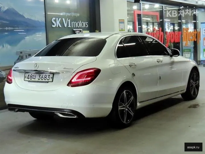 Mercedes-Benz C-Class 4
