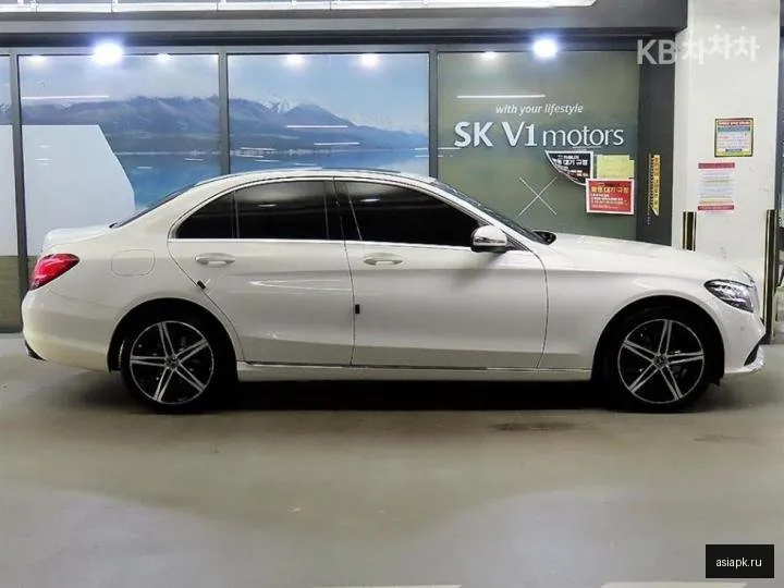 Mercedes-Benz C-Class 3