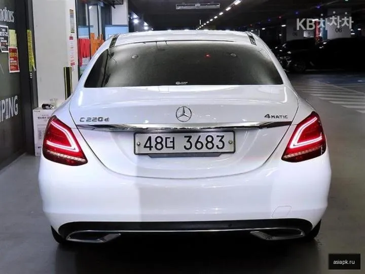 Mercedes-Benz C-Class 5