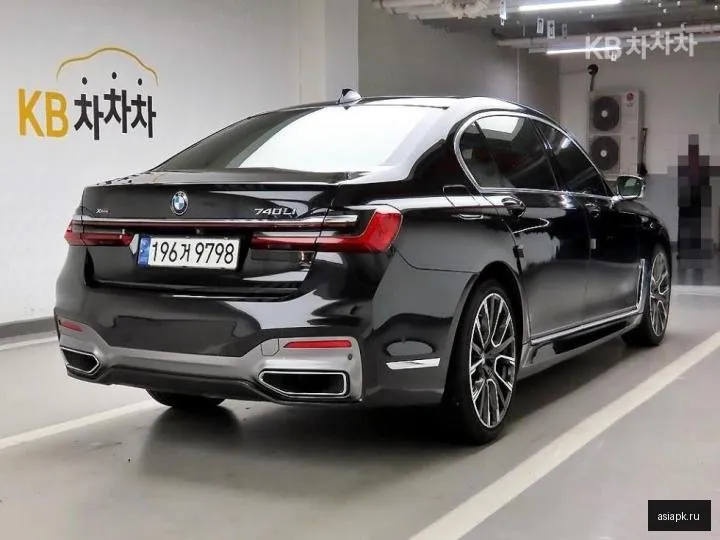 BMW 7-Series 4