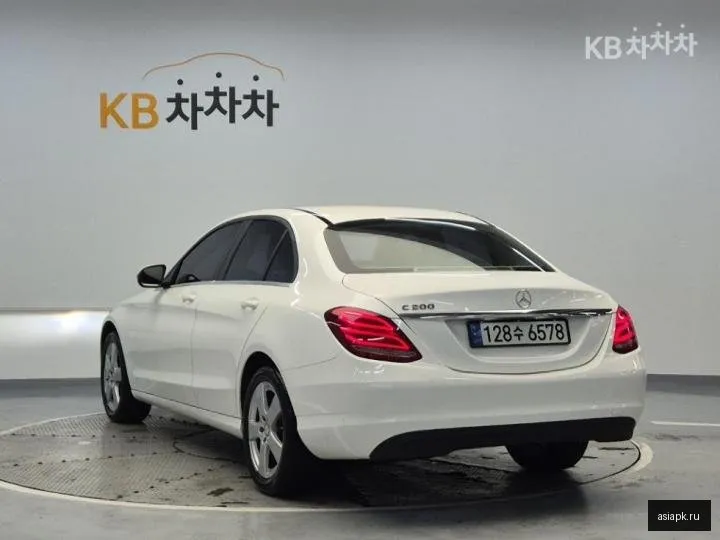 Mercedes-Benz C-Class 2