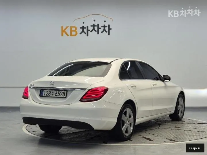 Mercedes-Benz C-Class 3