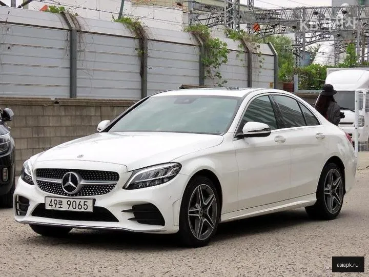 Mercedes-Benz C-Class 2