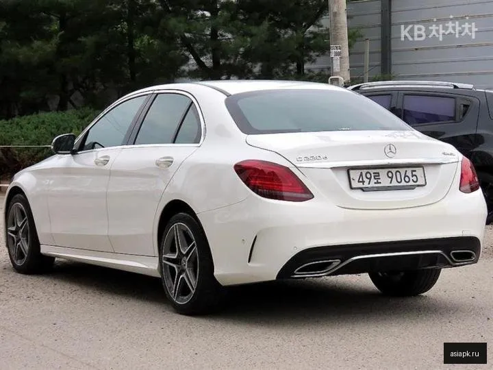 Mercedes-Benz C-Class 3