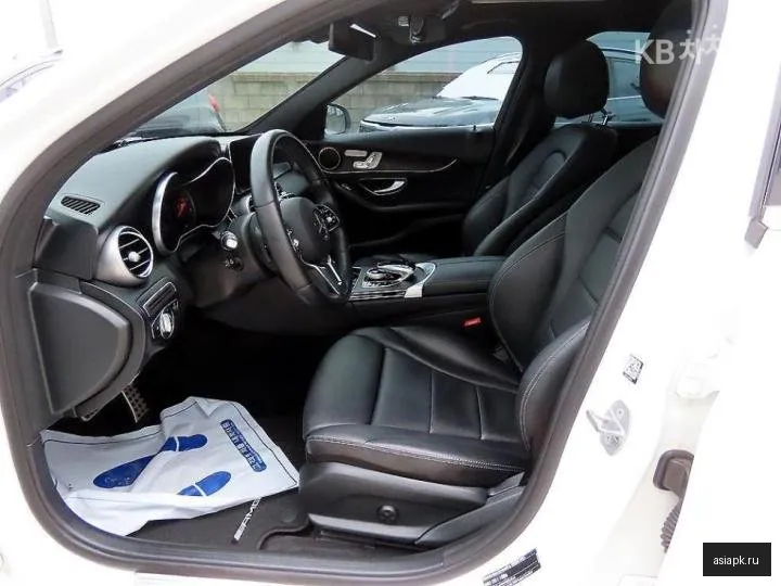 Mercedes-Benz C-Class 5