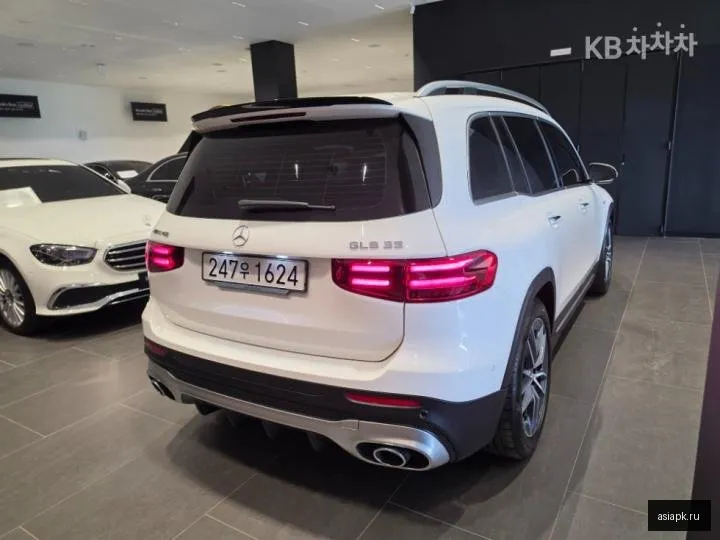 Mercedes-Benz GLB-Class 4