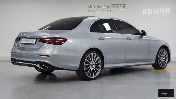 Mercedes-Benz E-Class 4