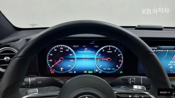 Mercedes-Benz E-Class 5