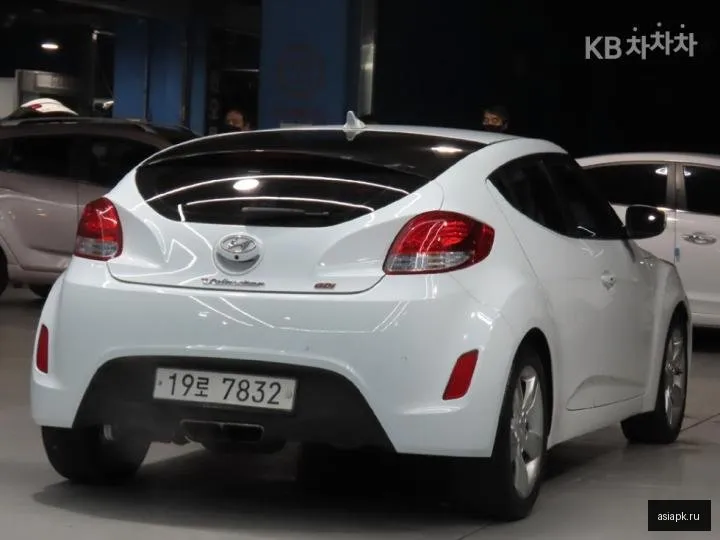 Hyundai Veloster 4