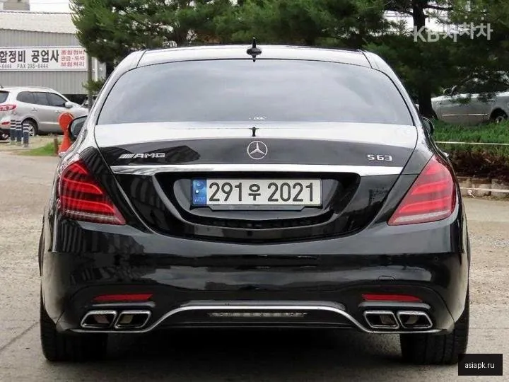 Mercedes-Benz S-Class 4