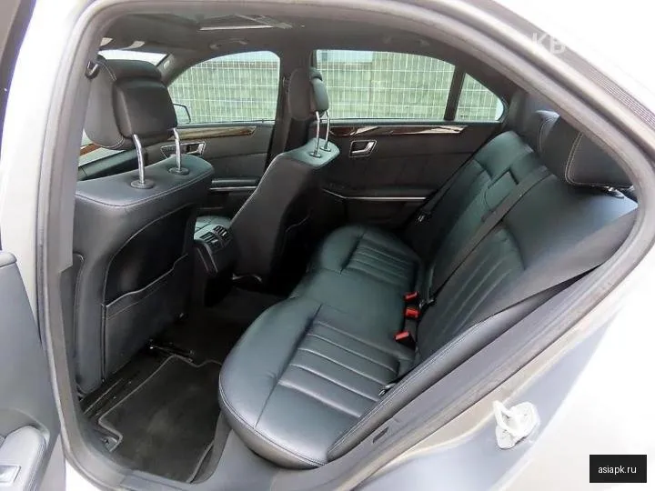 Mercedes-Benz E-Class 6