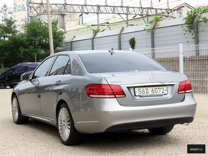 Mercedes-Benz E-Class 3