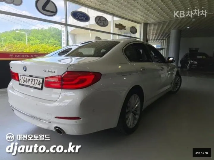 BMW 5-Series 4