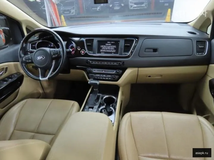 Kia Carnival 5