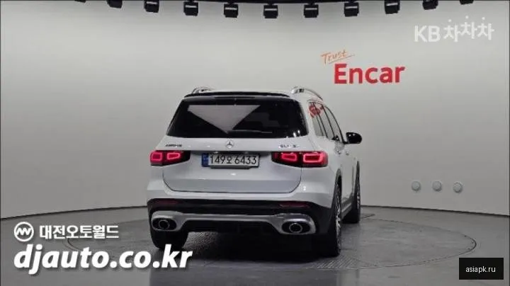 Mercedes-Benz GLB-Class 4