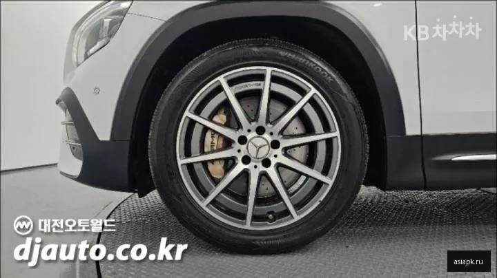Mercedes-Benz GLB-Class 5