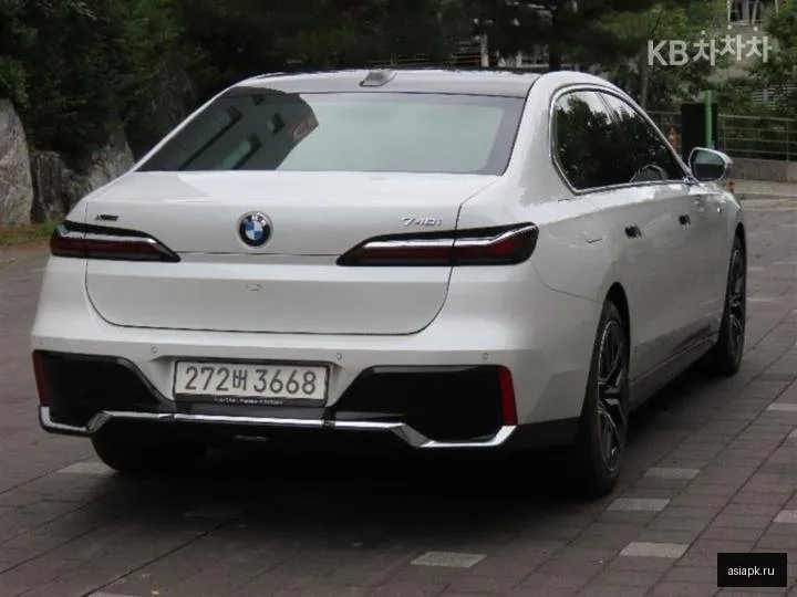 BMW 7-Series 3