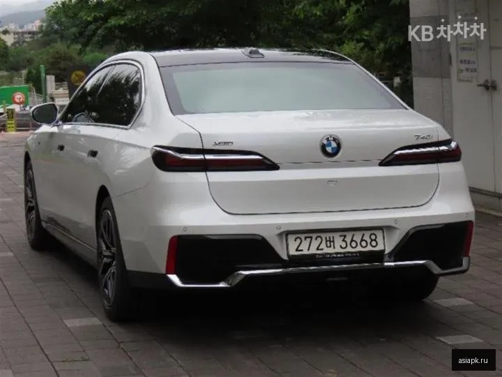 BMW 7-Series 4