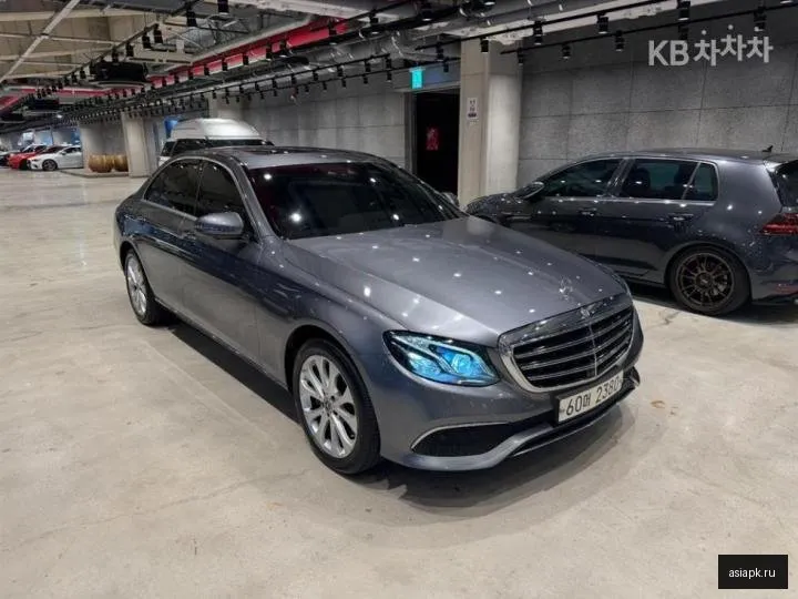 Mercedes-Benz E-Class 3