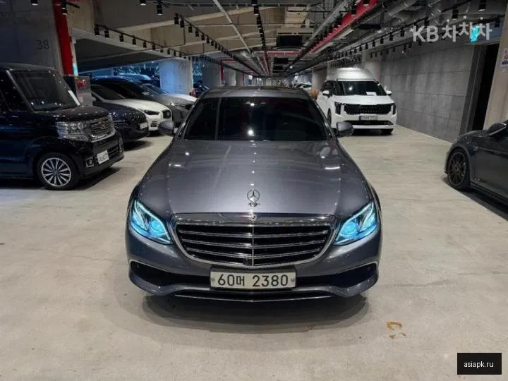 Mercedes-Benz E-Class 2