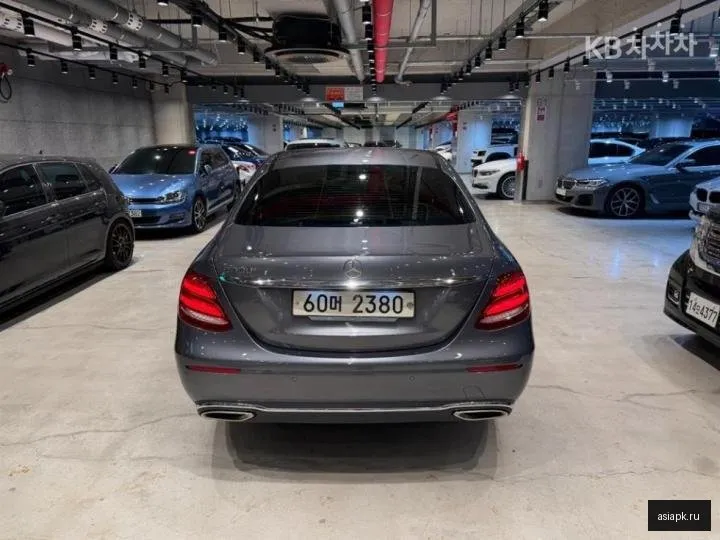 Mercedes-Benz E-Class 5