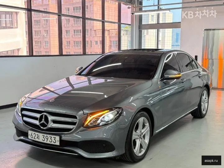 Mercedes-Benz E-Class 2