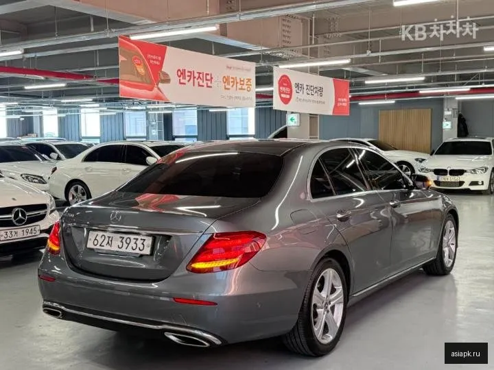 Mercedes-Benz E-Class 4