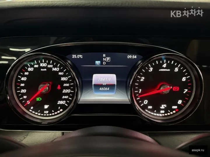 Mercedes-Benz E-Class 5