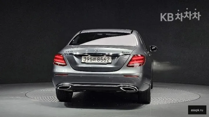 Mercedes-Benz E-Class 3