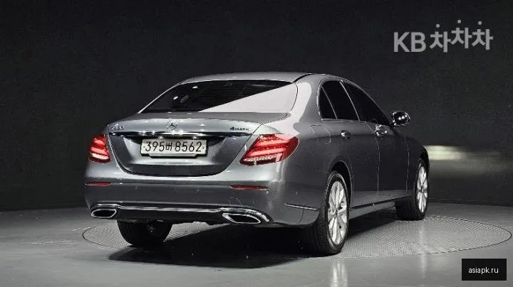 Mercedes-Benz E-Class 4