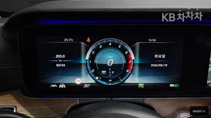 Mercedes-Benz E-Class 5