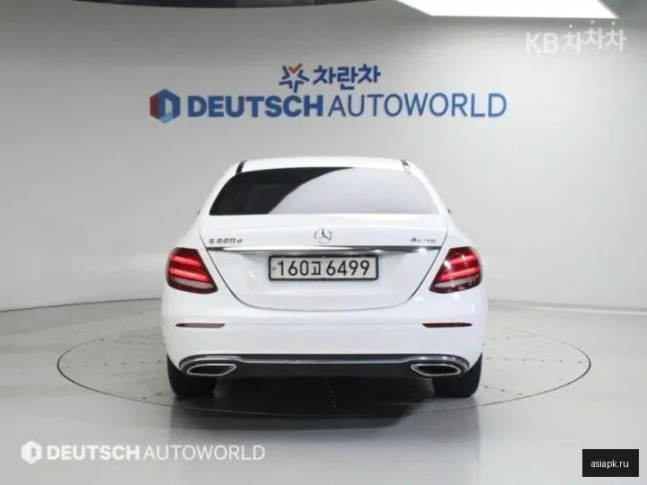 Mercedes-Benz E-Class 3