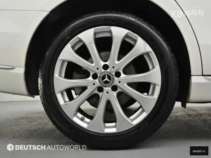 Mercedes-Benz E-Class 6
