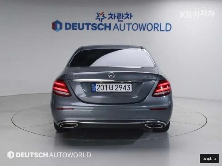 Mercedes-Benz E-Class 3