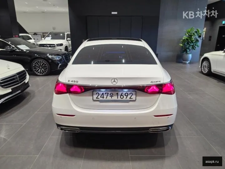 Mercedes-Benz E-Class 3