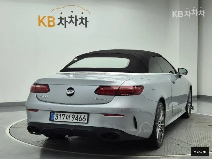 Mercedes-Benz E-Class 3