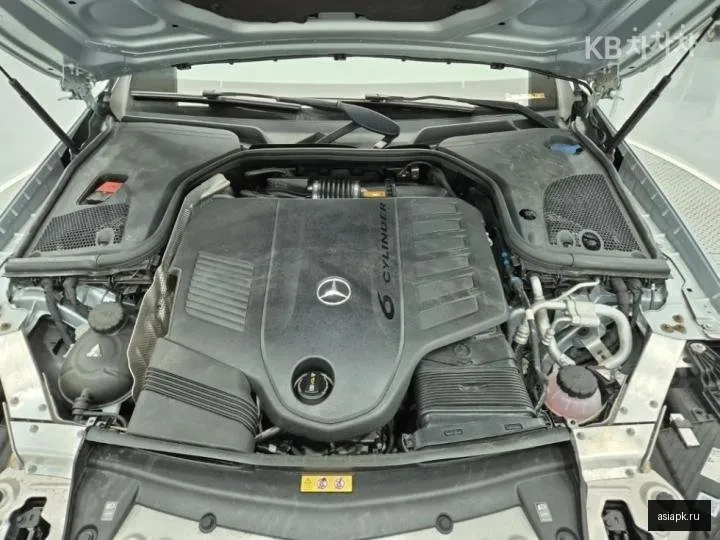 Mercedes-Benz E-Class 5
