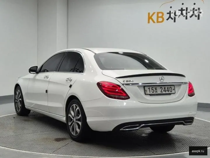 Mercedes-Benz C-Class 2
