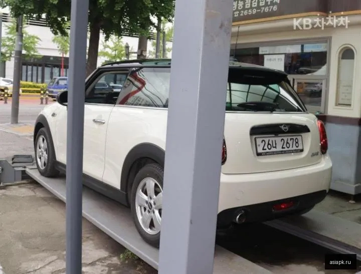 MINI Hatch 5