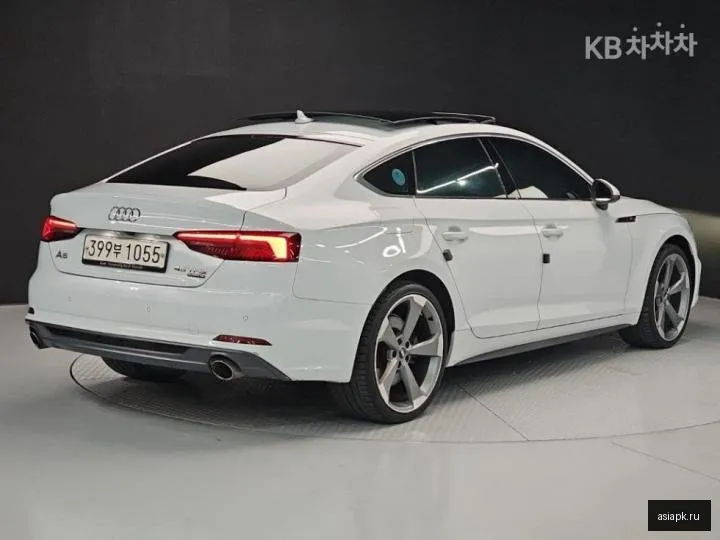 Audi A5 4
