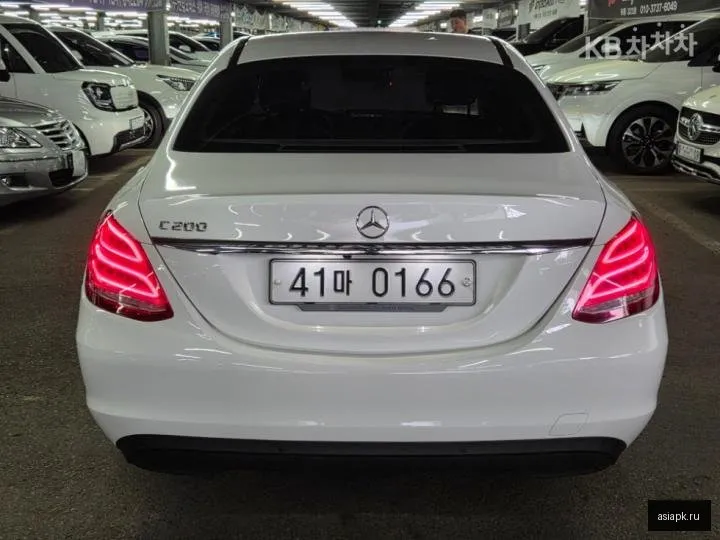 Mercedes-Benz C-Class 4