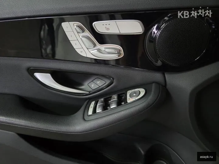 Mercedes-Benz C-Class 6