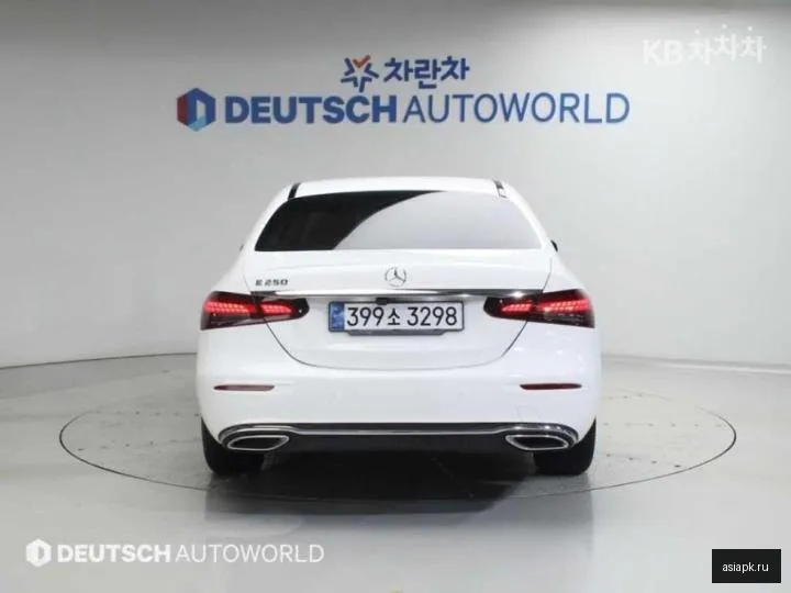 Mercedes-Benz E-Class 4