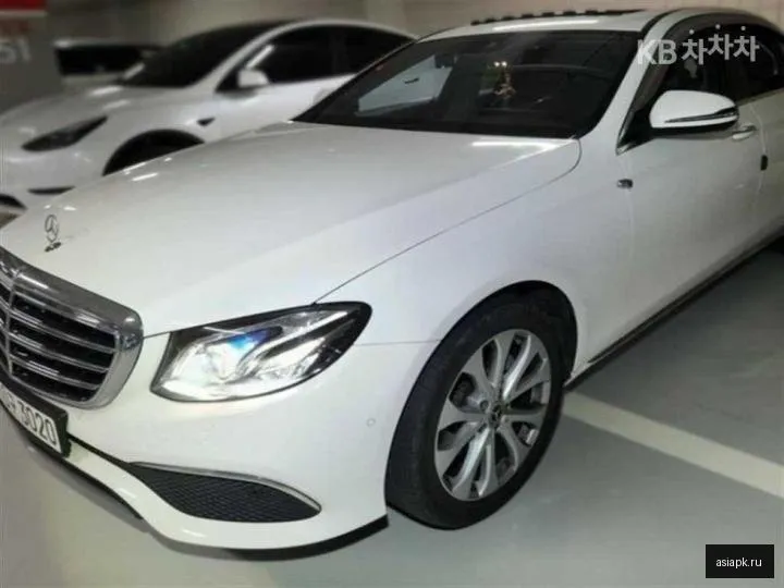 Mercedes-Benz E-Class 2