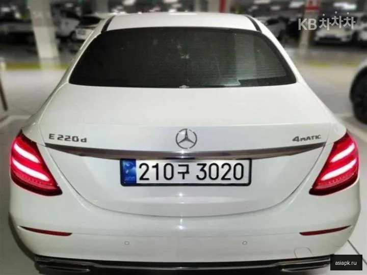 Mercedes-Benz E-Class 3