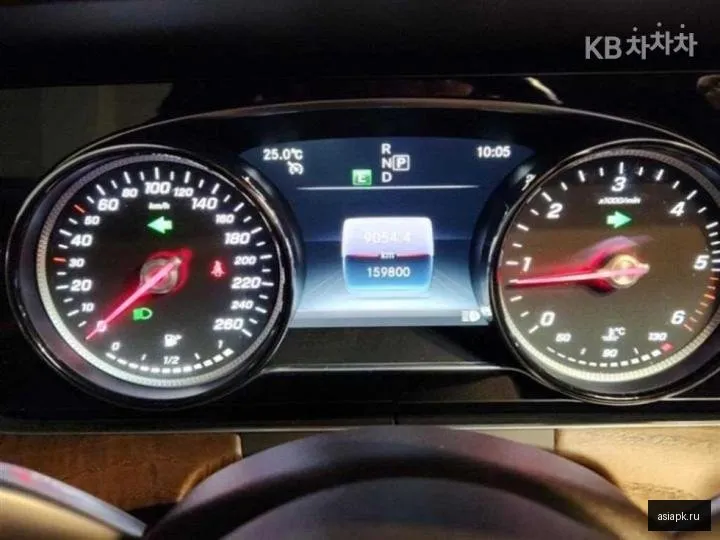 Mercedes-Benz E-Class 6