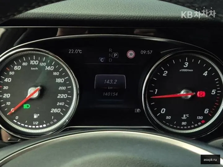 Mercedes-Benz E-Class 6
