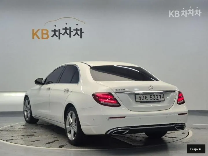 Mercedes-Benz E-Class 2